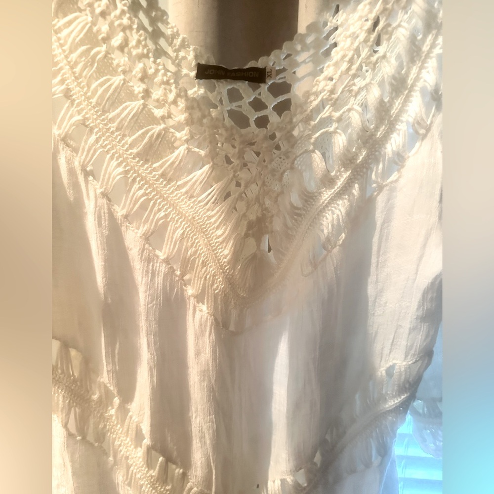 White Tunic 3/4 Sleeve with crocheted embellishment - Picture 6 of 8